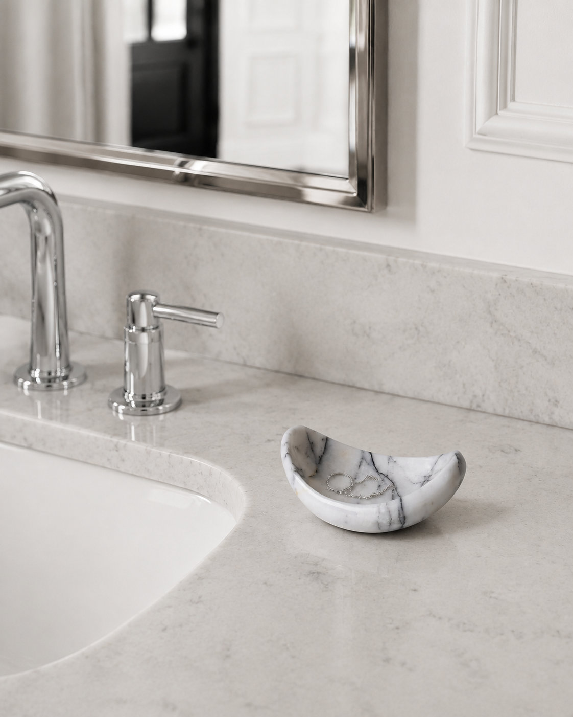 Inge Marble Dish – Crescent, White Lilac